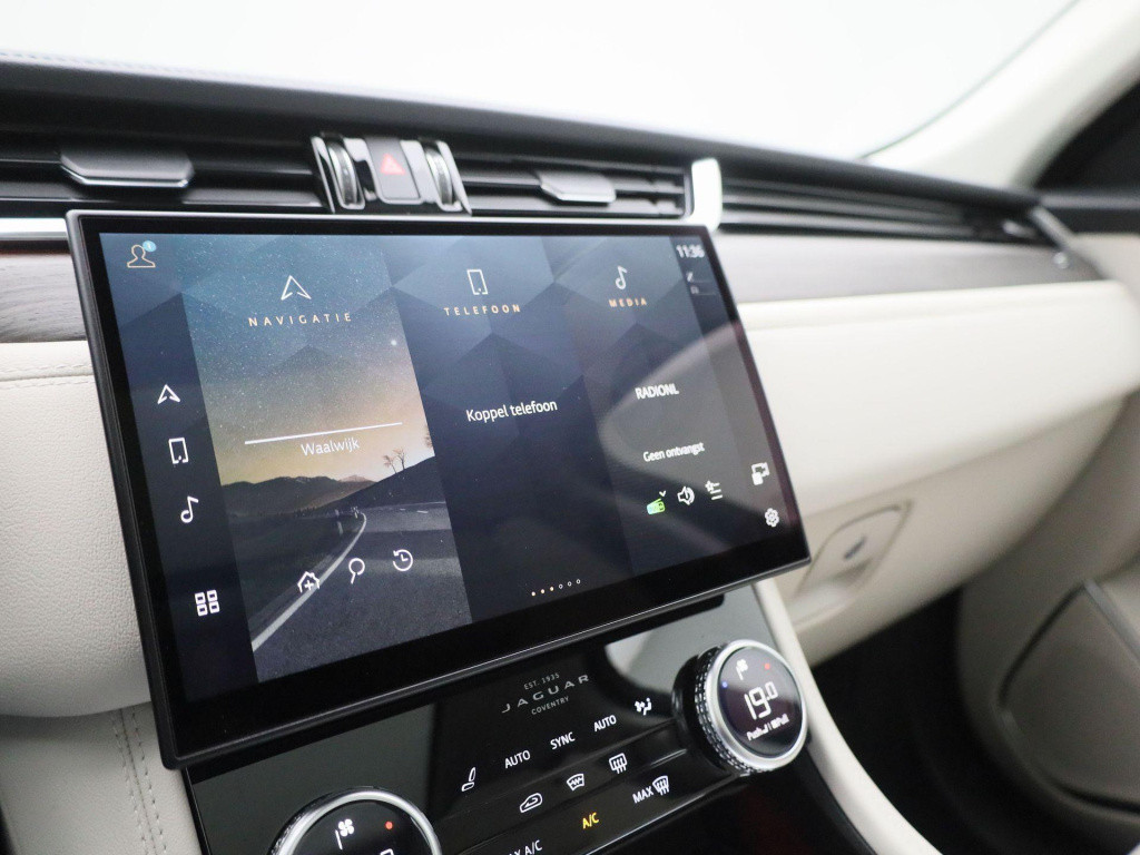Jaguar F-pace 2.0 p400e phev r-dynamic s | automaat | navigatie | apple car