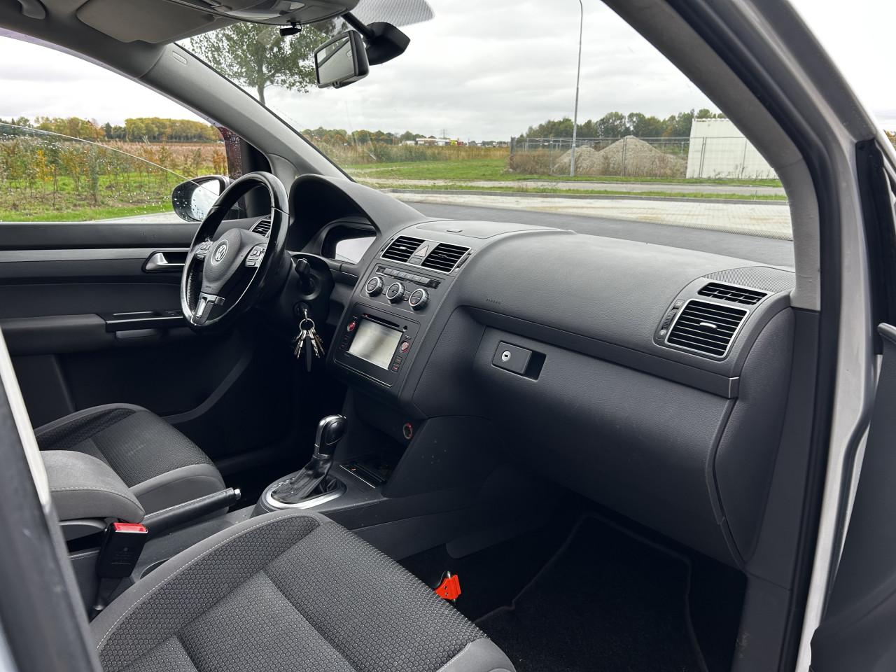 Volkswagen Touran 1.6 TDI/Virtual cockpit/DSG/GRIJS KENTEKEN