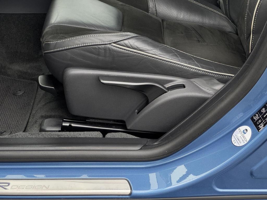 Volvo V60 1.6 t3 r-design nl-auto, automaat incl. trekhaak afneembaar!