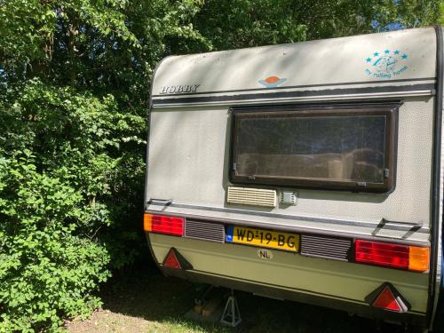 Hobby 400 met badkamer en rondzit