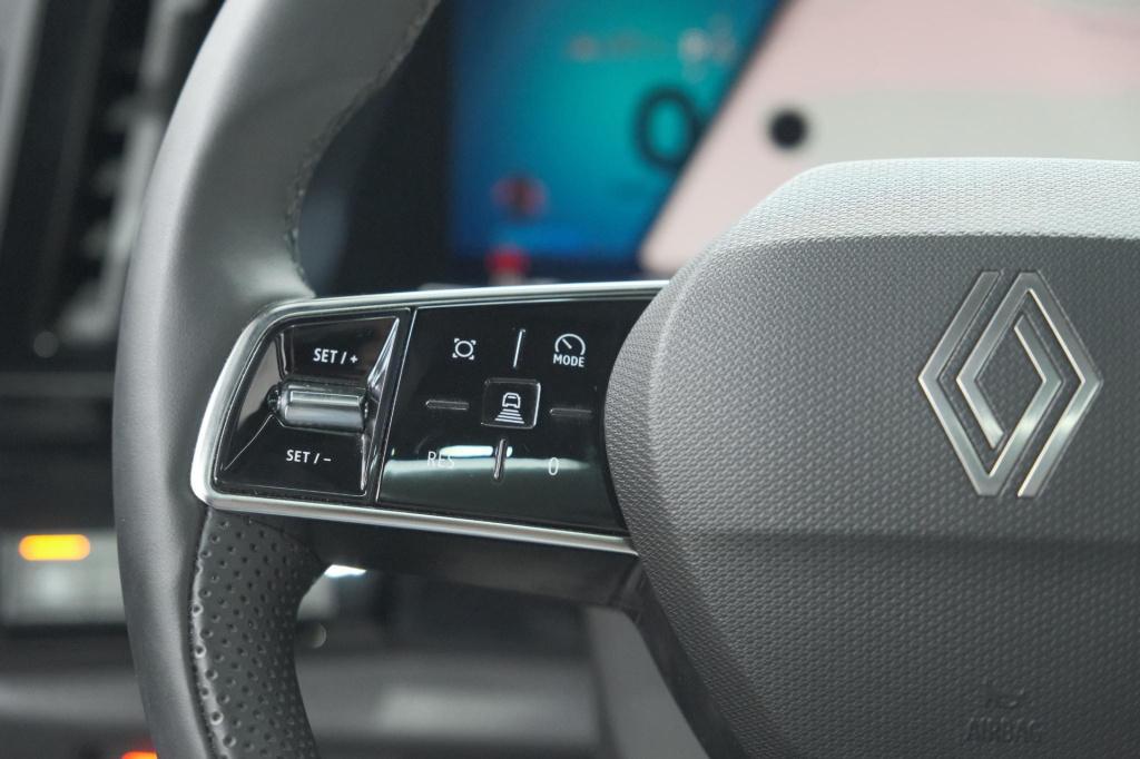 Renault Austral 1.2 e-tech full hybrid 200 techno | 360 camera | panoramada