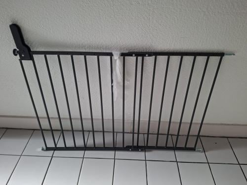 Verstelbaar, zwart metalen traphekje