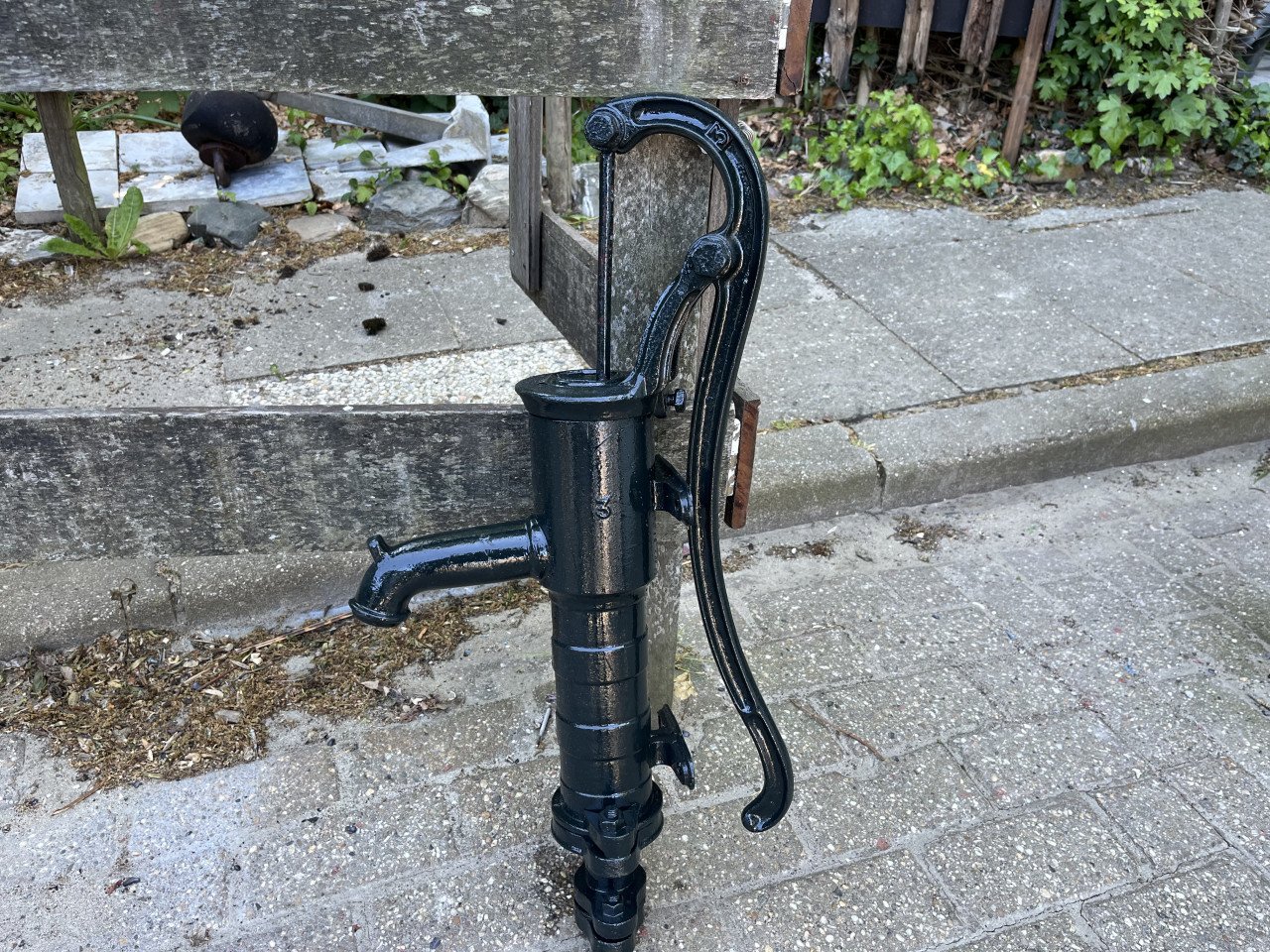 Waterpomp nr. 3 Gietijzer Antiek