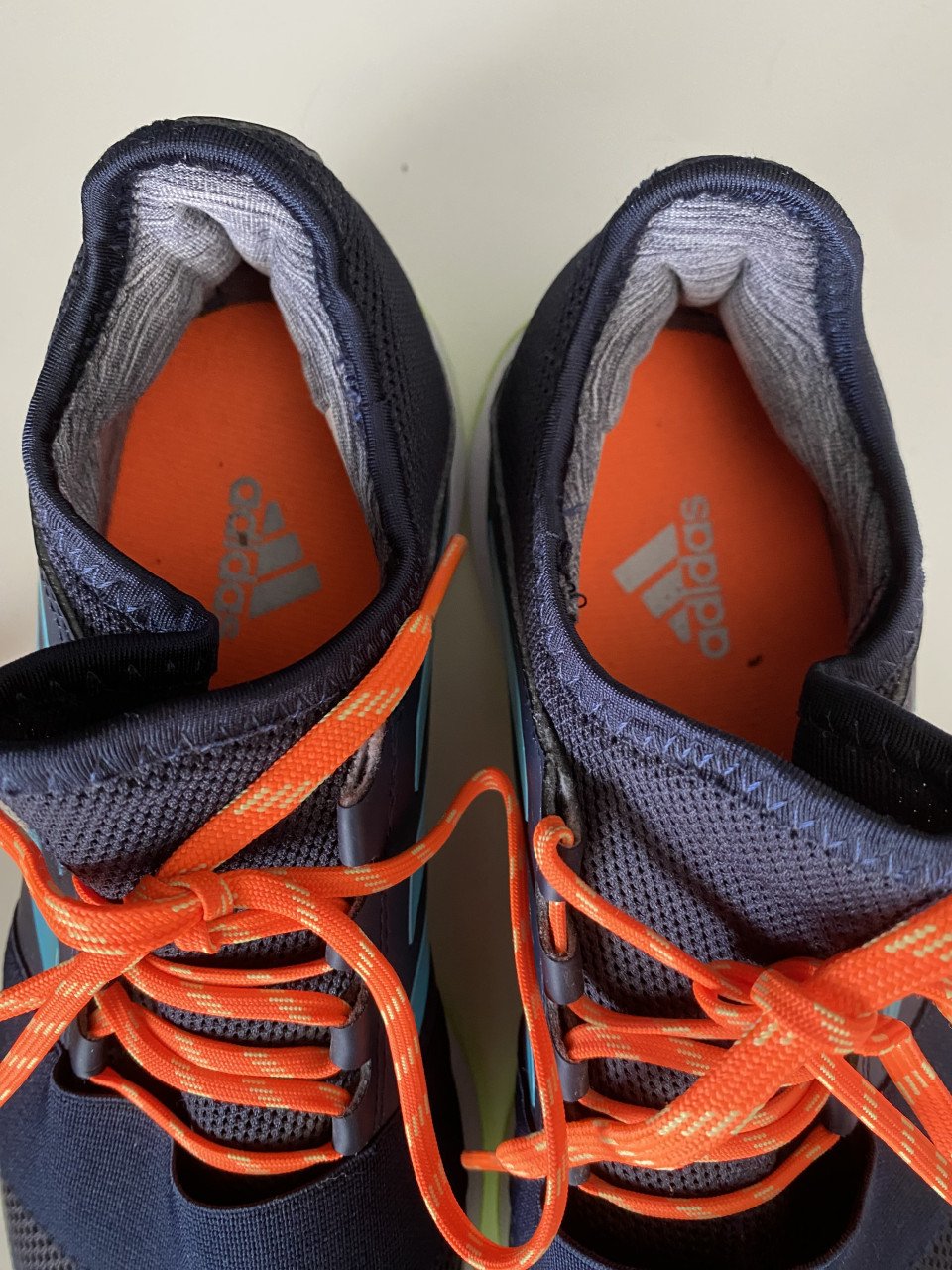 Hockey schoenen van het merk Adidas.