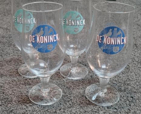 4 BIERGLAZEN van het merk 'DE KONINCK'🍺🍺🍻
