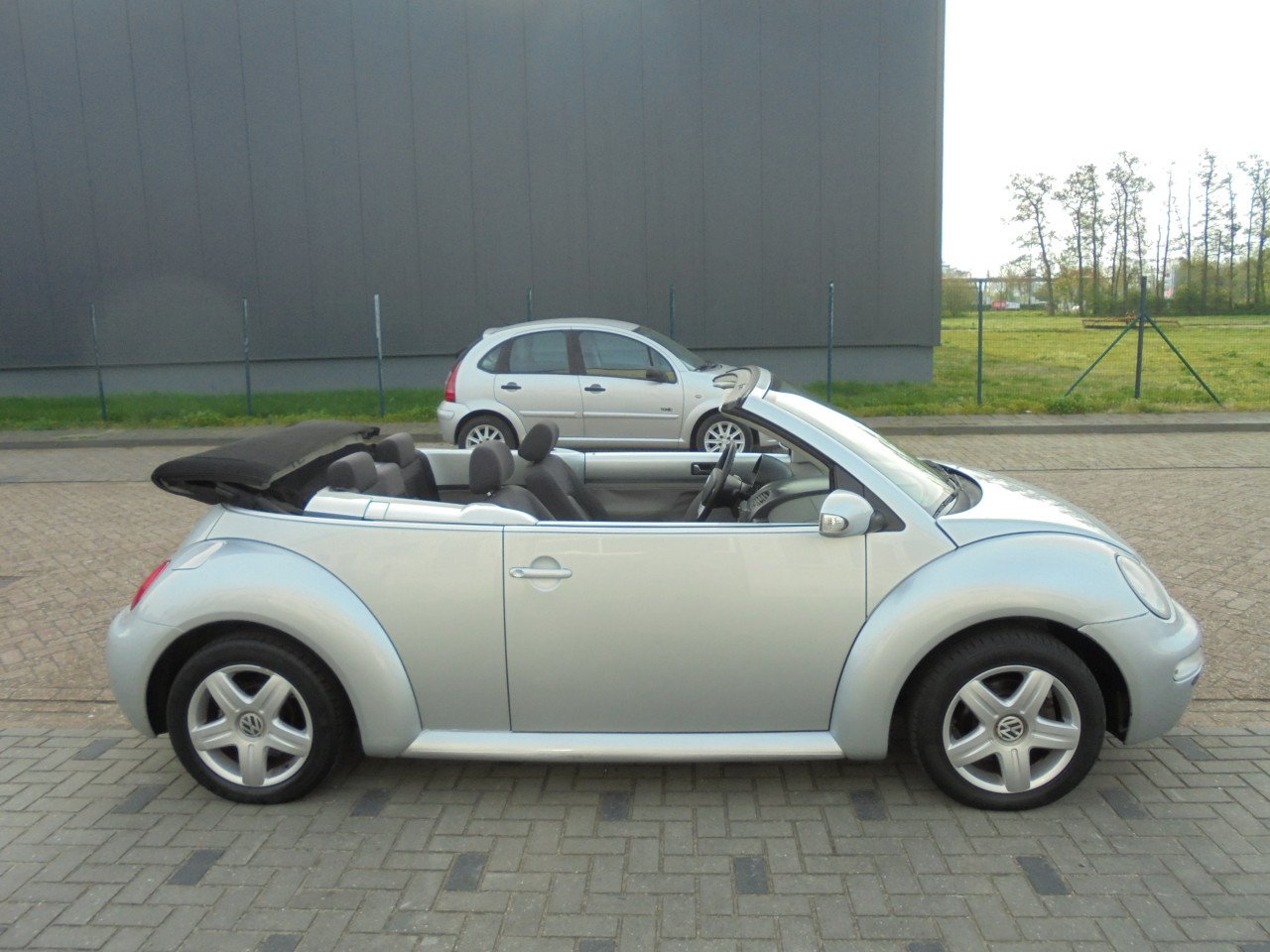 New Beetle Cabriolet 1.4 leuke auto €1650 ZO MEENEMEN wij nemen afschijdt
