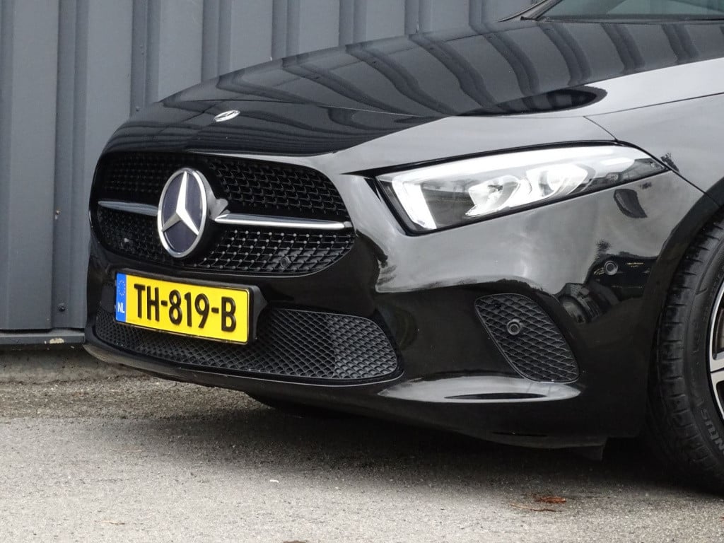 Mercedes-Benz A-Klasse 200 advantage | pano | 18" | led