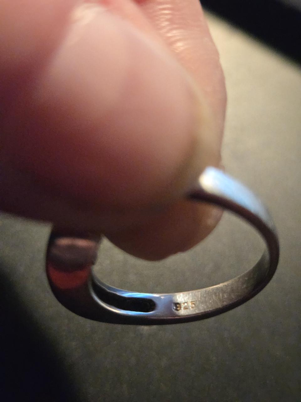 Zilveren ring met klein steentje Maat 17