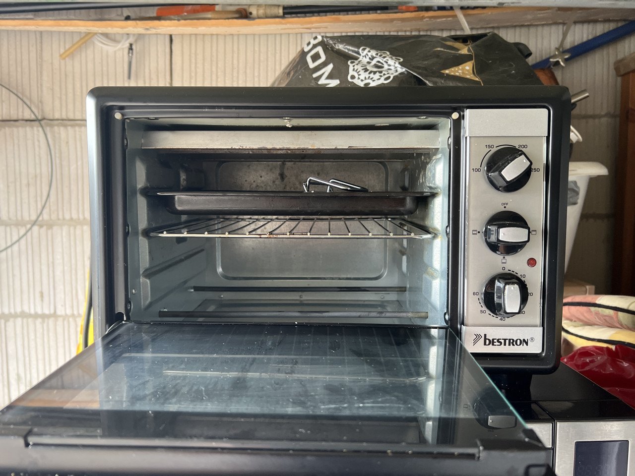 Kleine oven geschikt voor op de camping, kamer of tijdens verbouwing