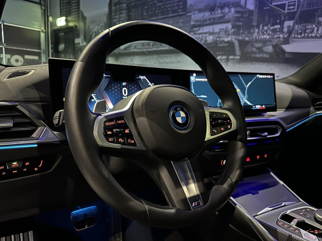 BMW 3-serie touring 330e xdrive *pano*360camera*sportstoelen*laser*eibach*