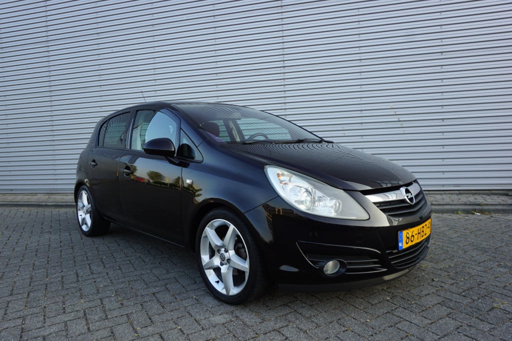 Opel Corsa 1.4-16v sport airco / cruise / elektr. ramen / trekhaak / nap