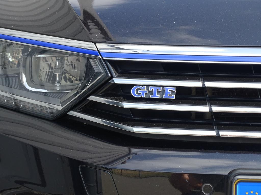 Volkswagen Passat variant 1.4 tsi gte connected series plus | pano | trekha