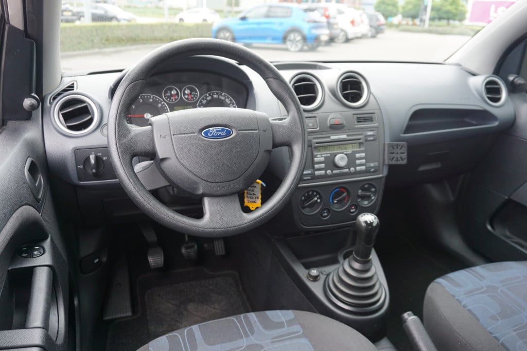 Ford Fiesta 1.3-8v champion airco / elektr. ramen / trekhaak / nap