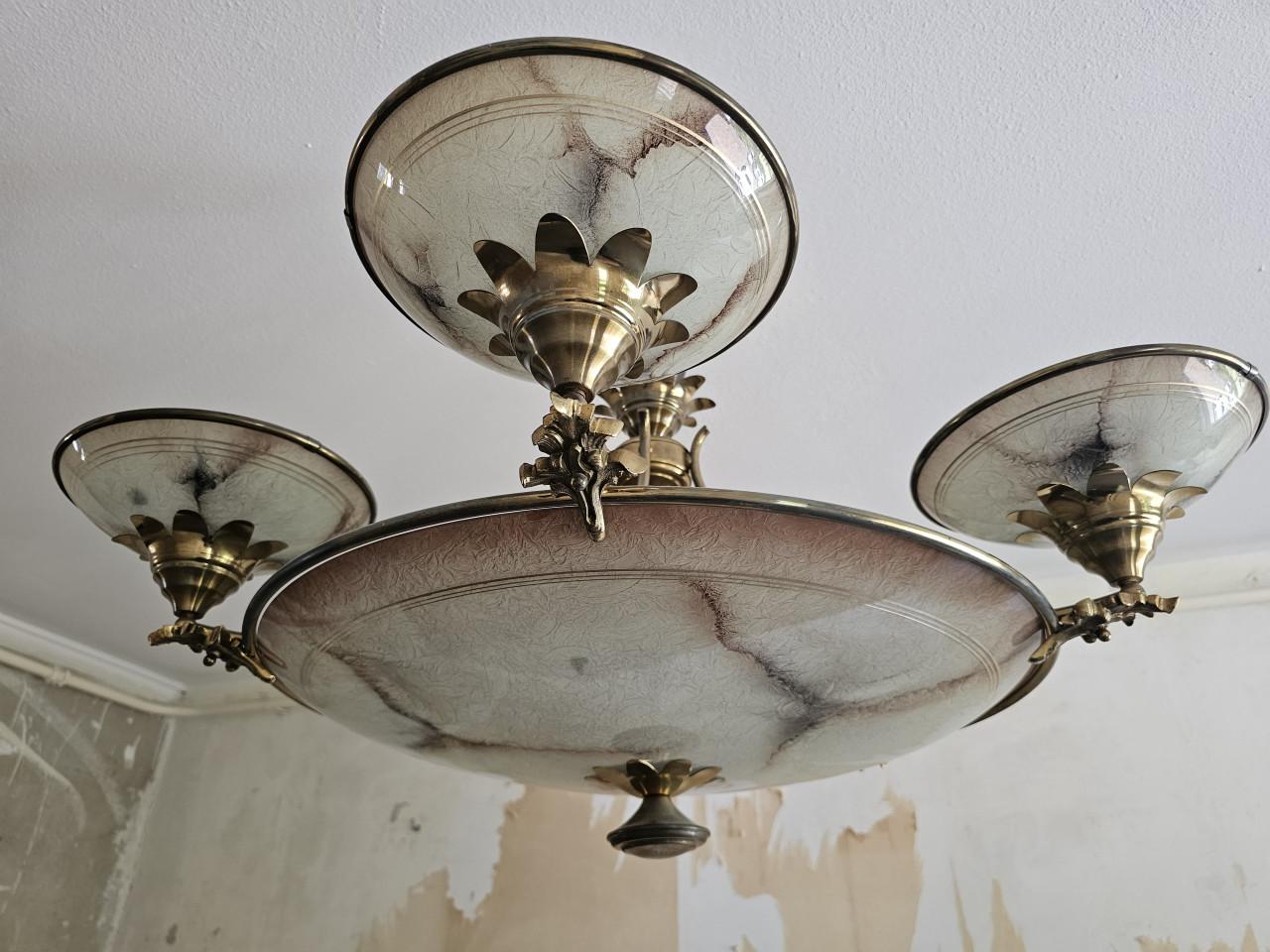 Vintage plafondkroonluchter met alabaster glasschalen