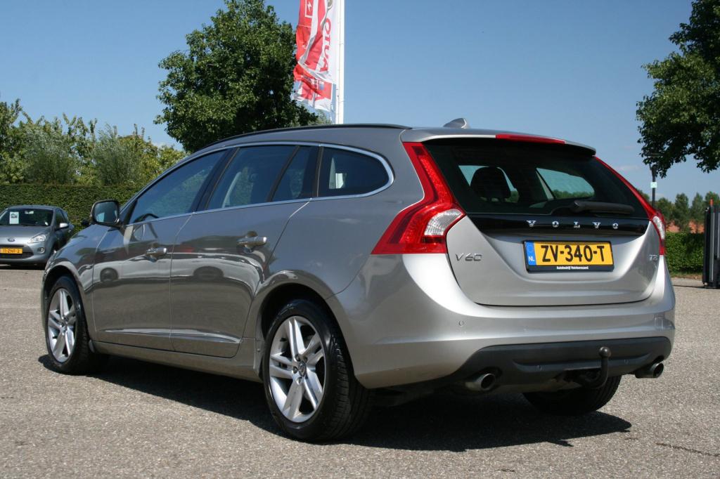Volvo V60 1.6 t3 momentum / afn. trekhaak / cruise / pdc / stoelv.