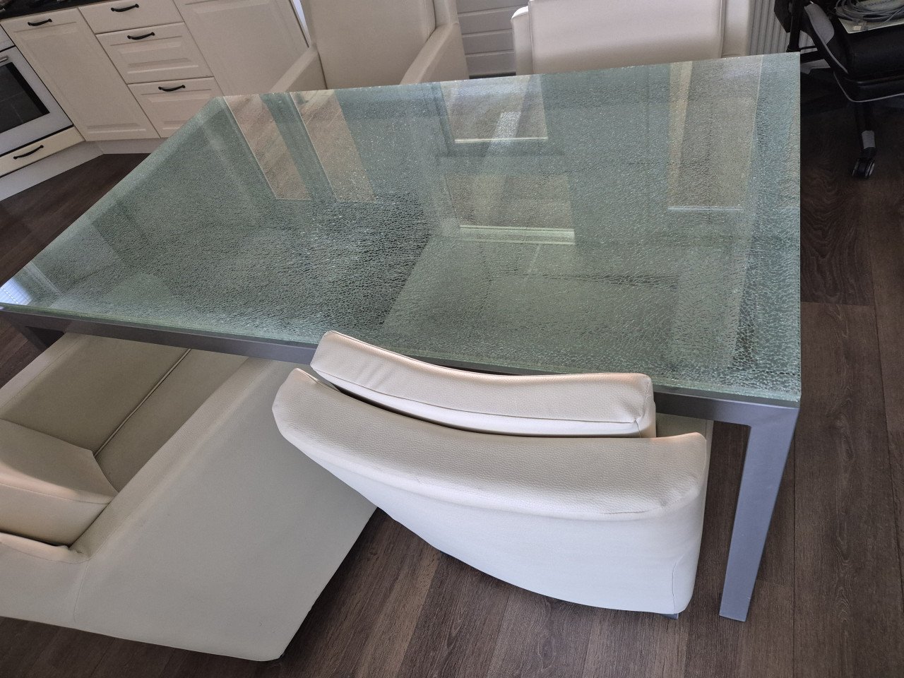 Gratis eettafel en salontafel