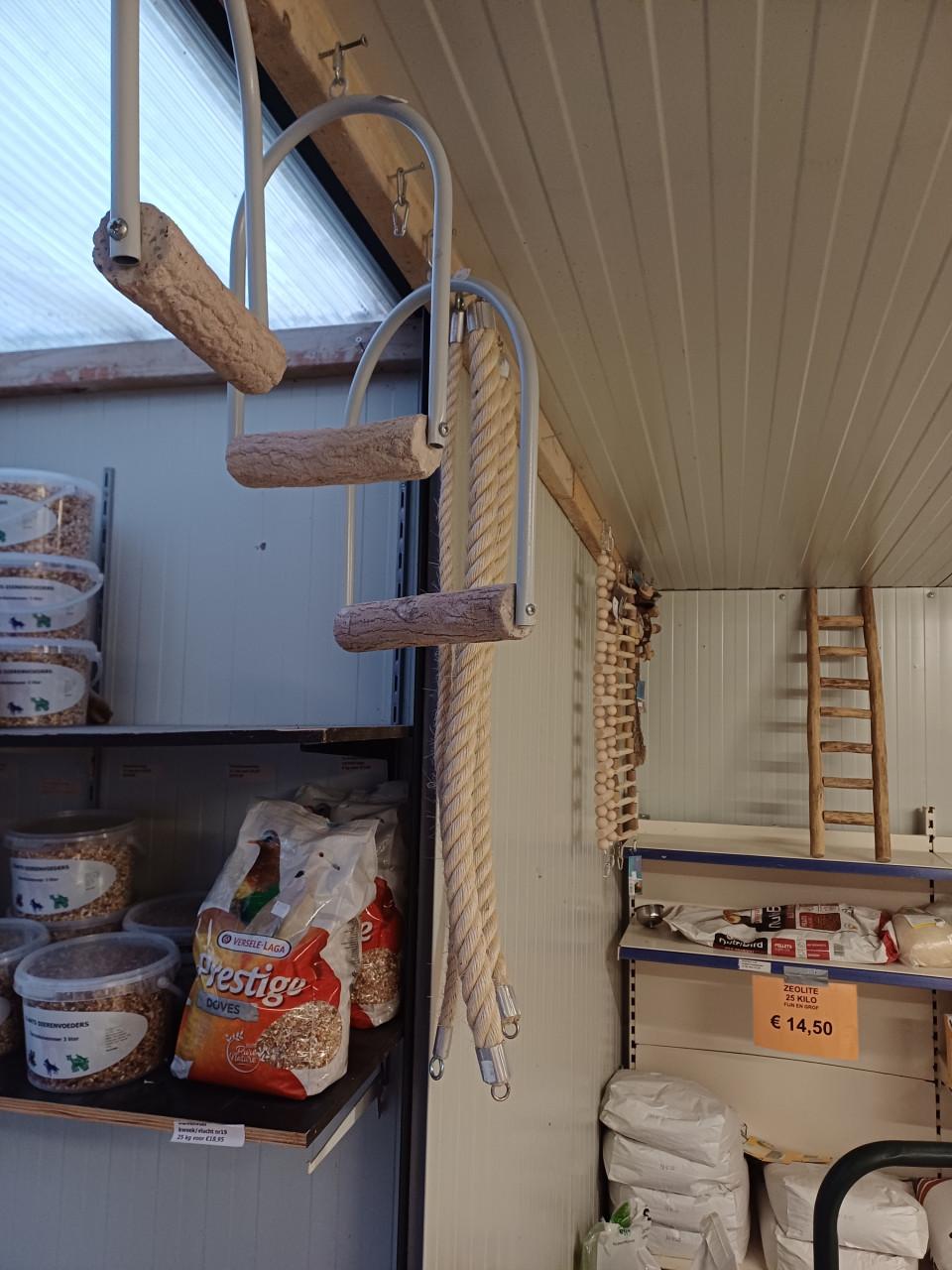 Grote keuze uit allerlei vogelspeelgoed