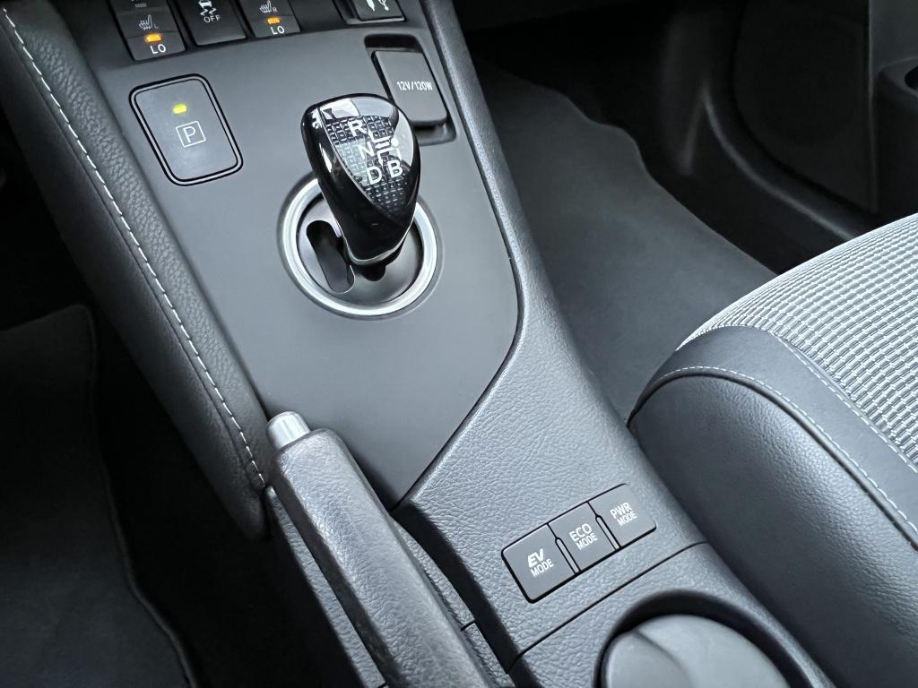 Toyota Auris 1.8 hybrid bus. pro