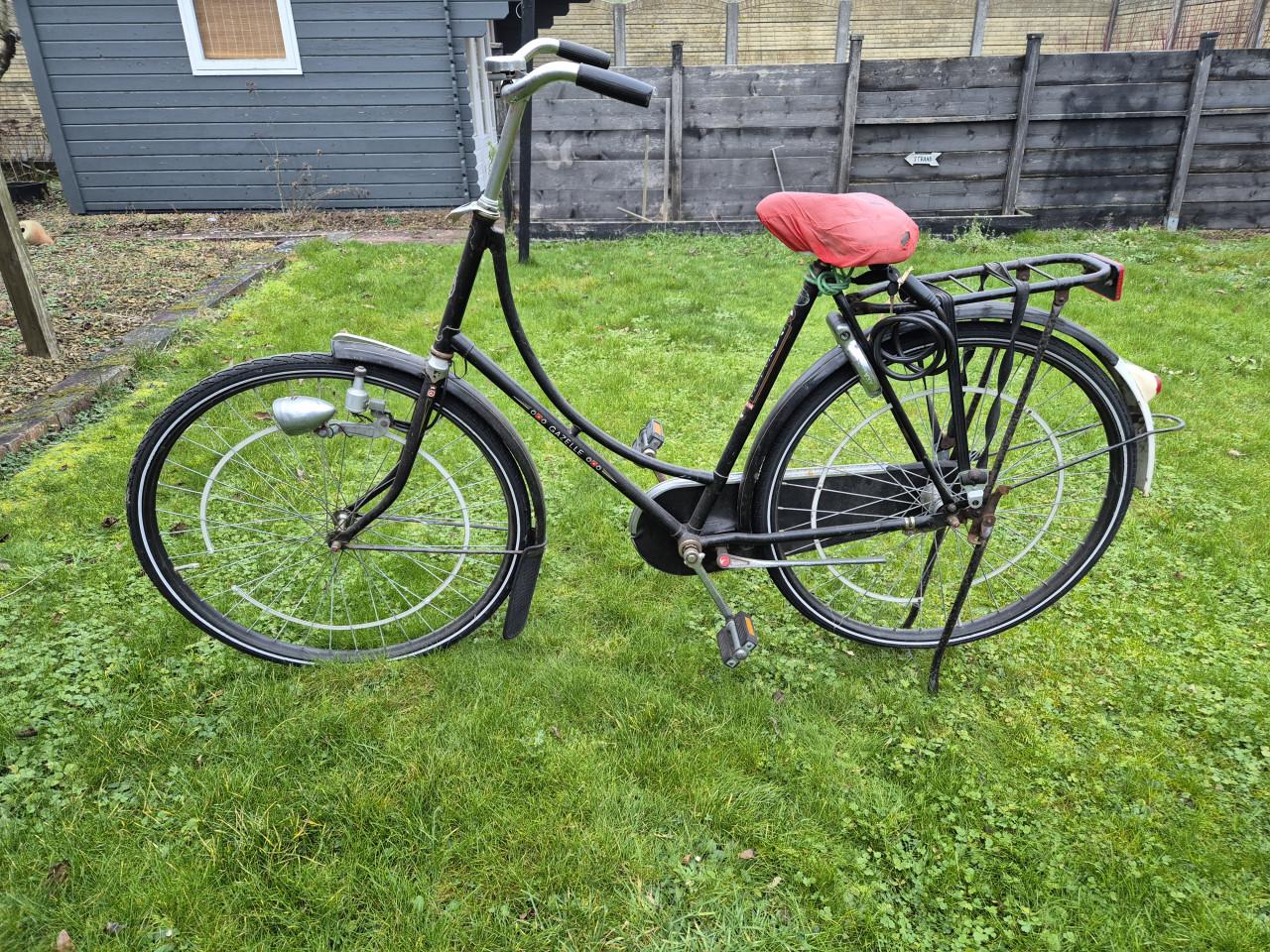 Opoefietsen en 3 caféfietsen Zoutelande.