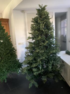 Kunstkerstboom 2.10 m hoog natuurgetrouw