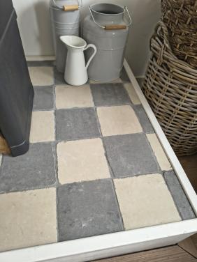 Nieuwe grijs beige bric vloertegel 14,5 x 14,5, 46 stuks.