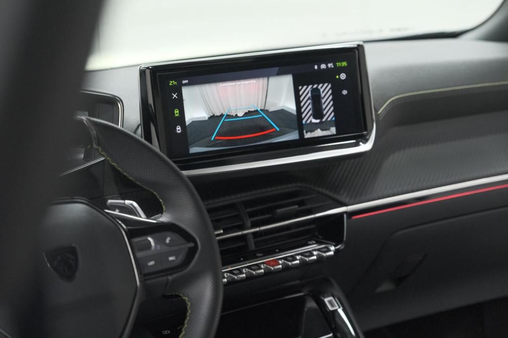 Peugeot 2008 puretech 130 eat8 gt | camera | apple carplay | parkeersensore