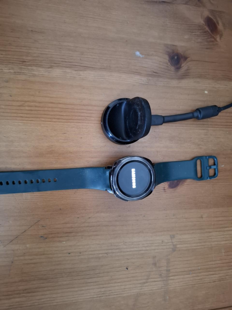 Samsung Galaxy A55 5G + Gear sport smartwatch