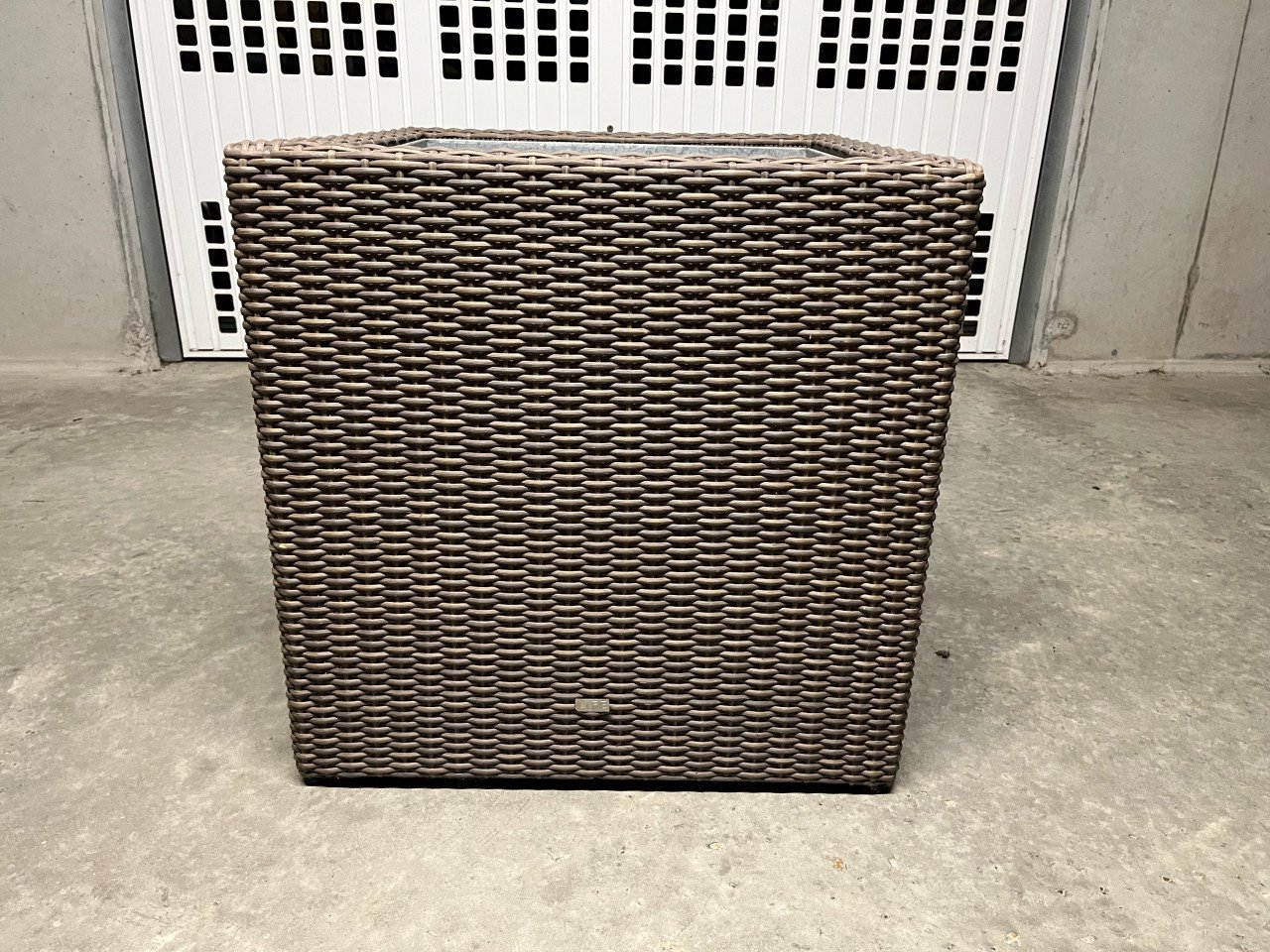 Wicker plantenbak bruin