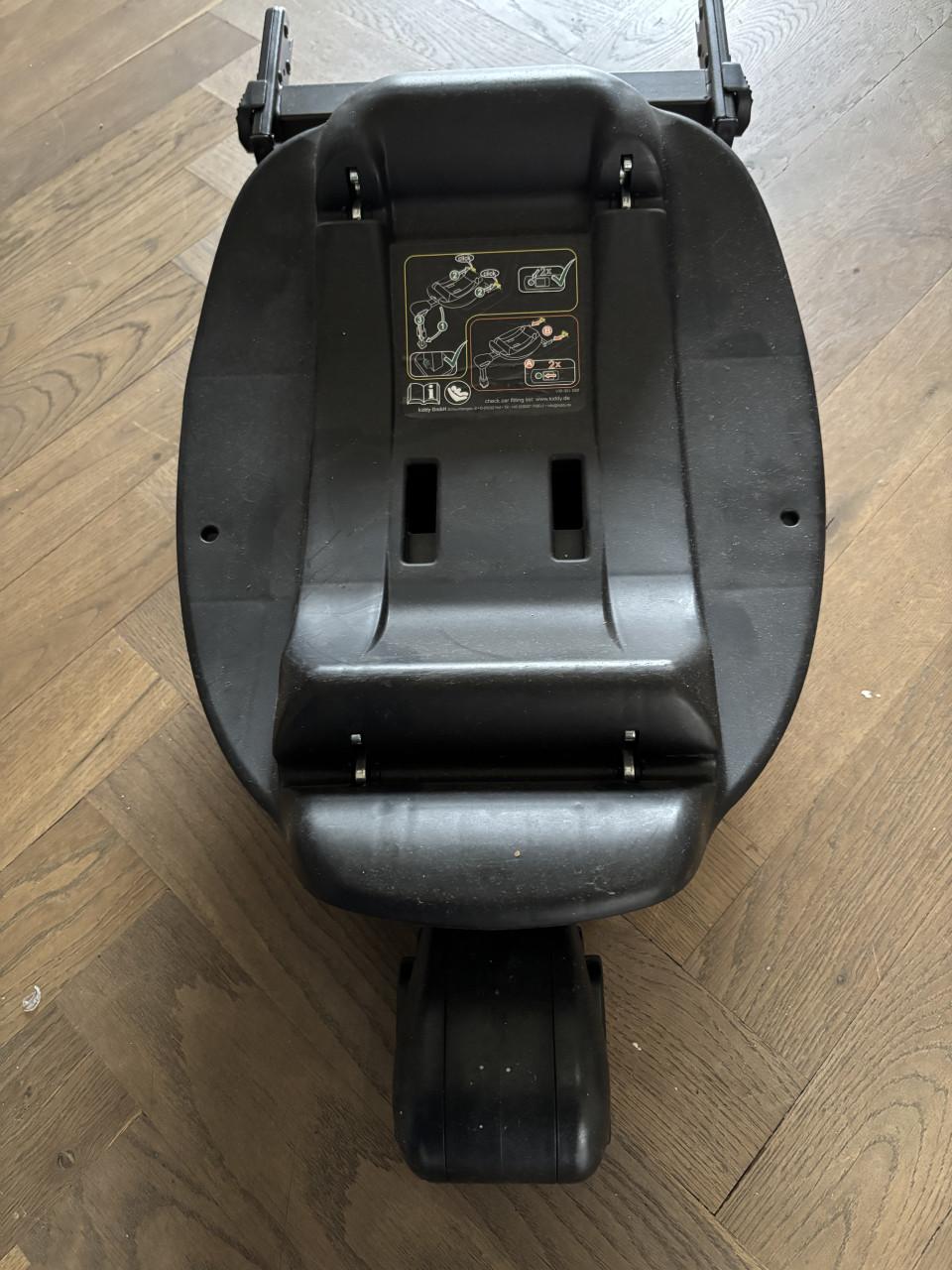 Isofix base, voor veilige bevestiging van je Maxi Cosi in de auto