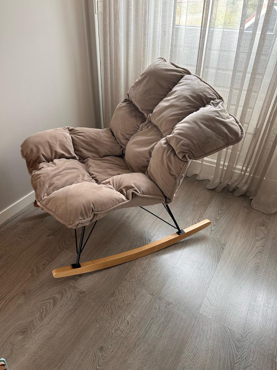 Luxe schommelstoel taupe/beige – heerlijk zacht en comfortabel