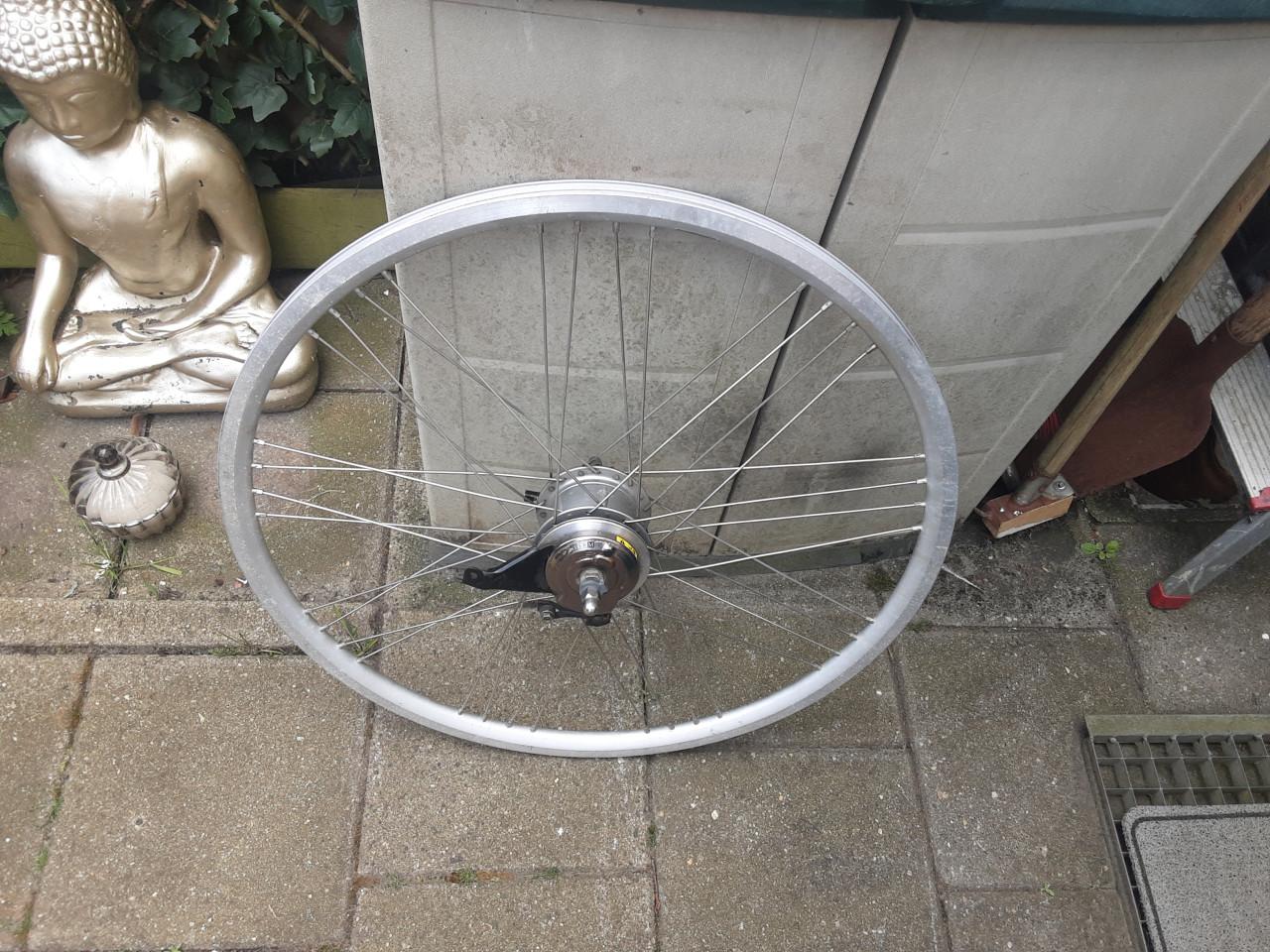 28 inch shimano nexus achterwiel, 8 speed,rollerbrake rem