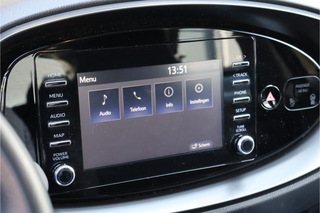 Toyota Aygo x 1.0 vvt-i mt play i achteruitrij camera i acc i airco i apple