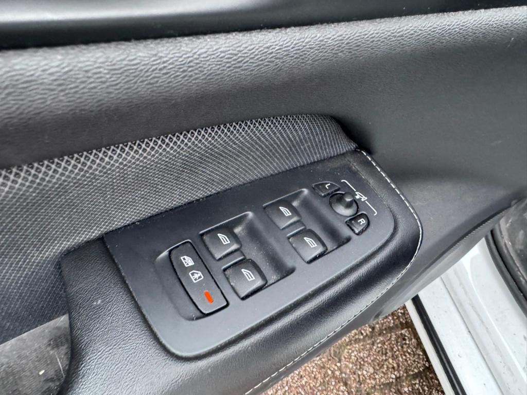 Volvo S60 2.0 t8 awd twin engine r-design