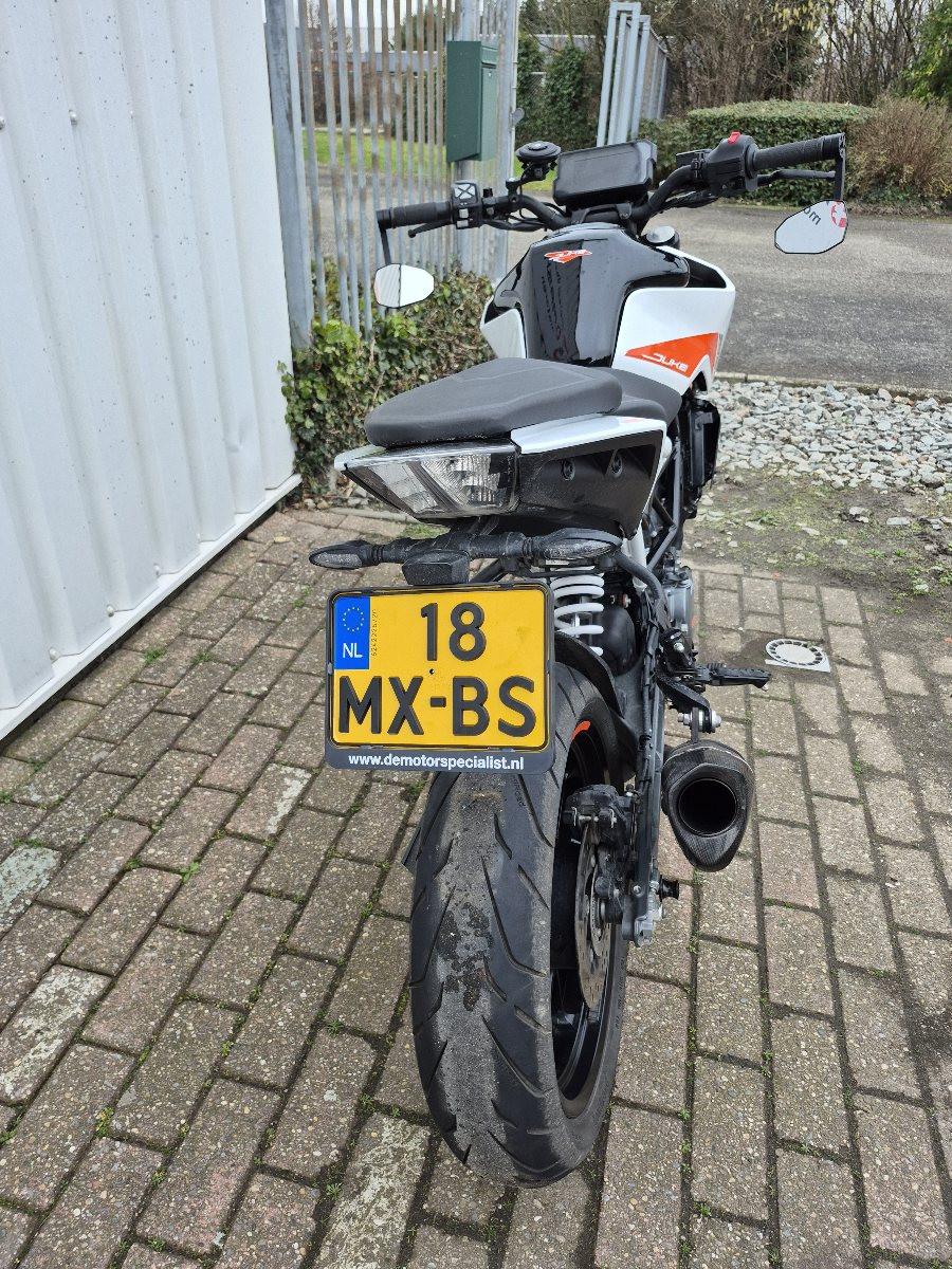 KTM Duke 390 uit 2025, stoere naked bike