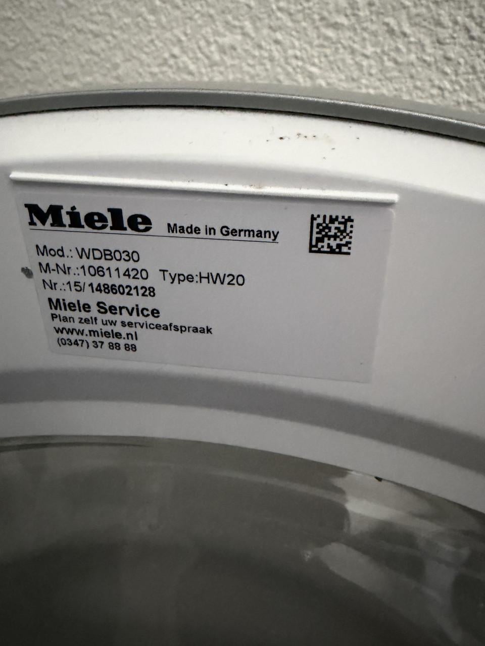 Miele wasmachine en wasdroger, resp. uit 2018 en 2009