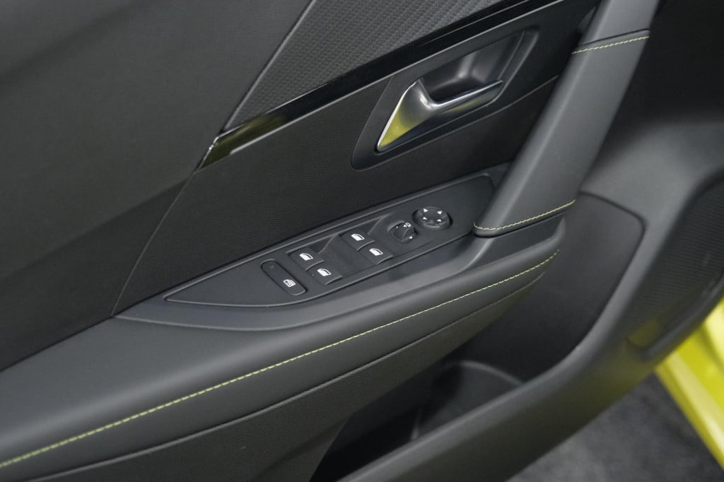 Peugeot 208 puretech 100 gt | camera | apple carplay | parkeersensoren
