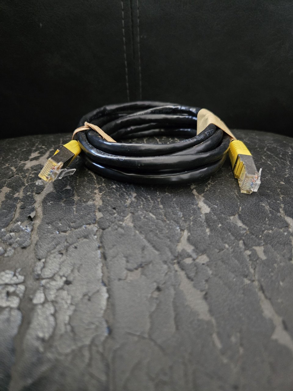 Heel veel kabels; Scart, Utp. Nieuw en gebruikt.