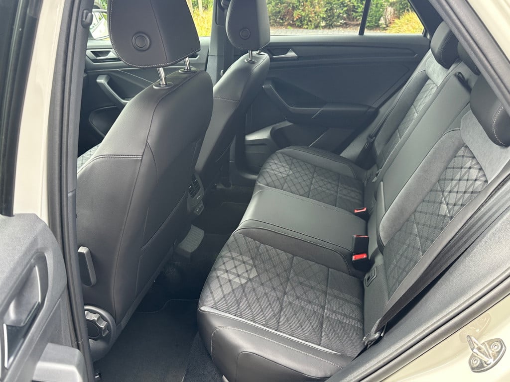 Volkswagen T-roc 1.5 tsi 150pk dsg r-line | camera | keyless | elek. achter