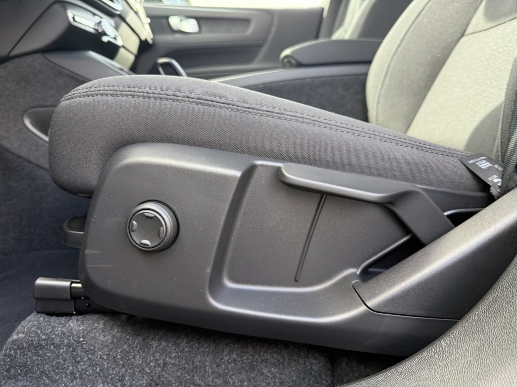 Volvo Ex40 extended range plus dark
