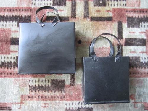 2 Metalen Tasjes 19 + 18,5 cm. Hoog