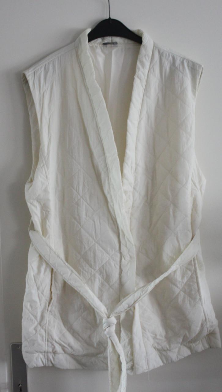 Creme kleurige bodywarmer maat 40-42