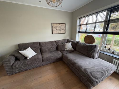 Hoekbank taupe in ribstof