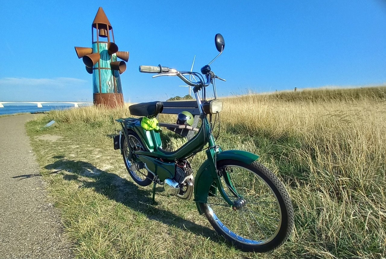 Kaptein Mobylette EEG