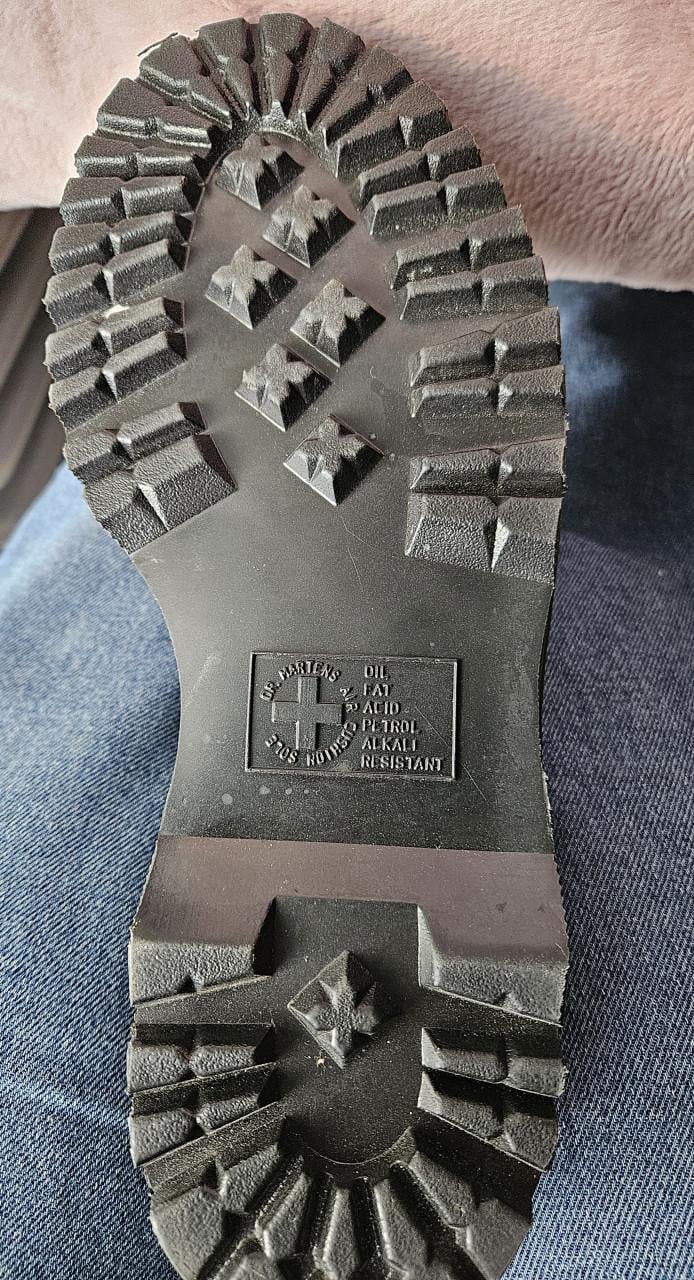 Zwarte Dr Martens laarzen, maat 41.