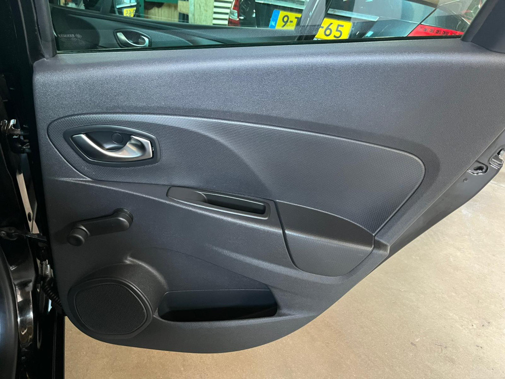 Renault Clio estate 0.9 tce night&day