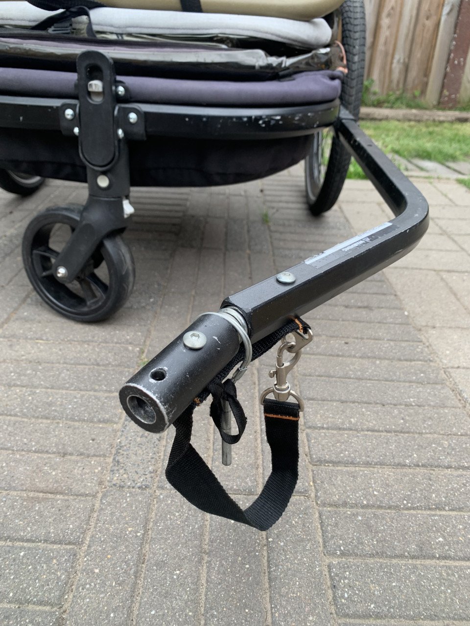 Bobike 2-in-1 fietskar en wandelwagen - zwart/bruin