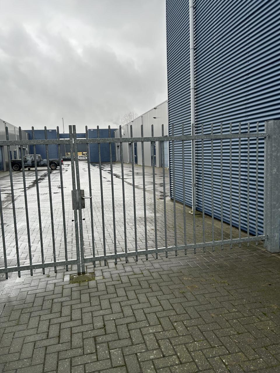 Te huur: Dubbele bedrijfsloods op afgesloten terrein