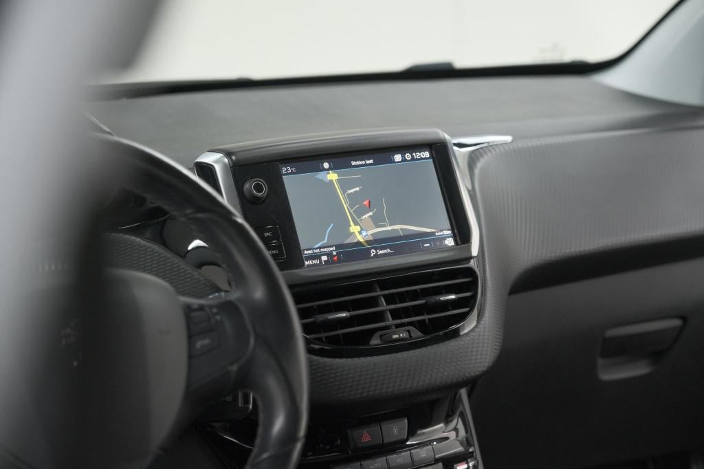Peugeot 208 puretech 82 blue lease allure | parkeersensoren | climate contr