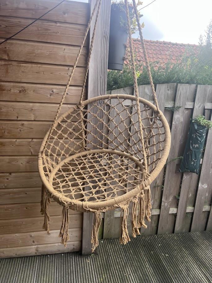 Zo goed als nieuwe hangstoel