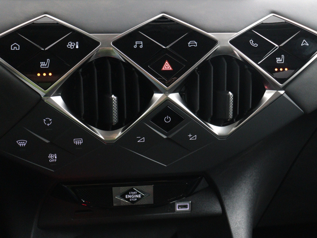 Ds Ds 3 hybrid 145 opéra | hifi focal | leder+stoelverw.+massage |